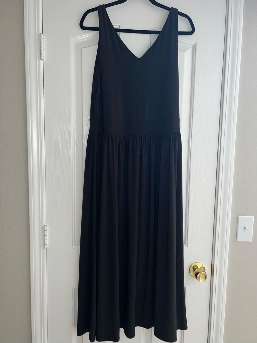 White House Black Market Classic Black V-Neck Sleeveless Maxi Dress
